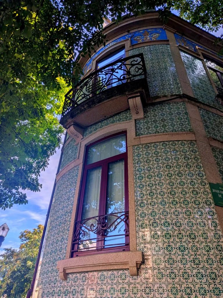 Azulejos façade arrondie Porto © VA pour La Gazette de Porto